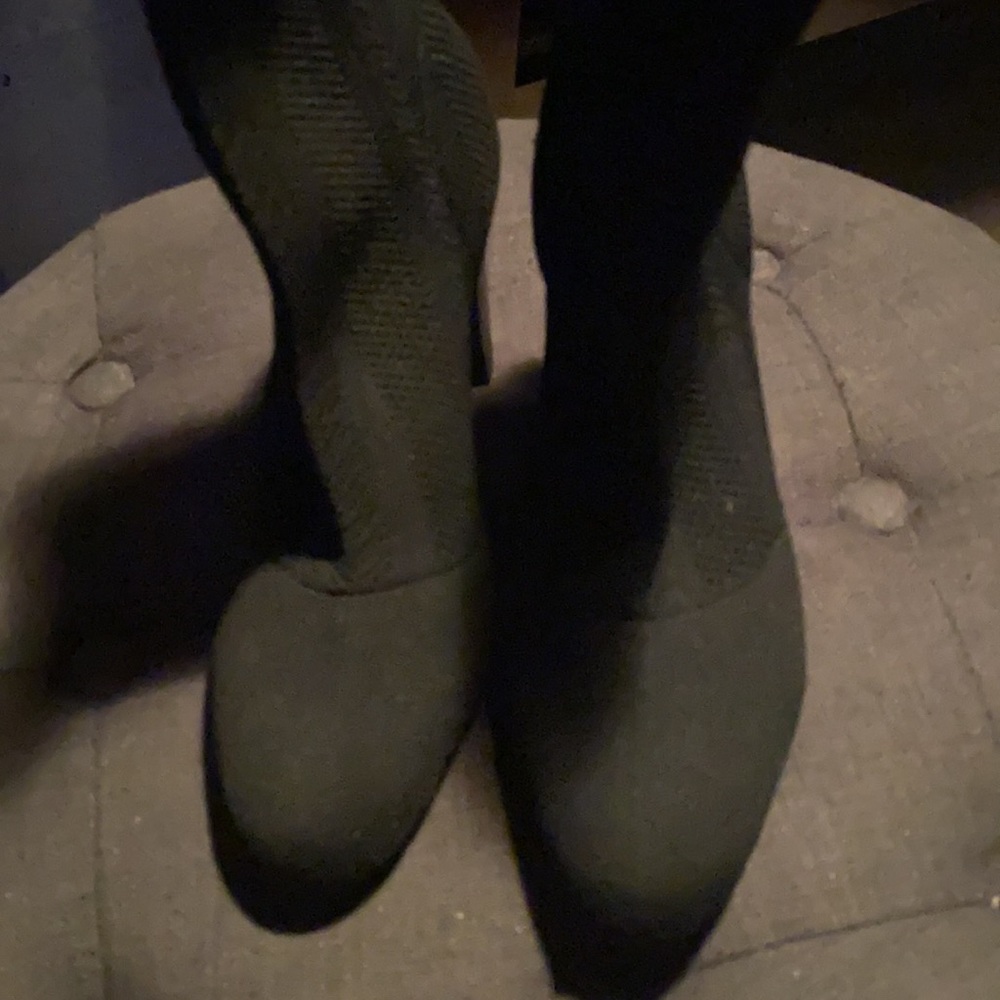 CHARLES DAVIS BLACK KNITTED & FITTED  HEELS